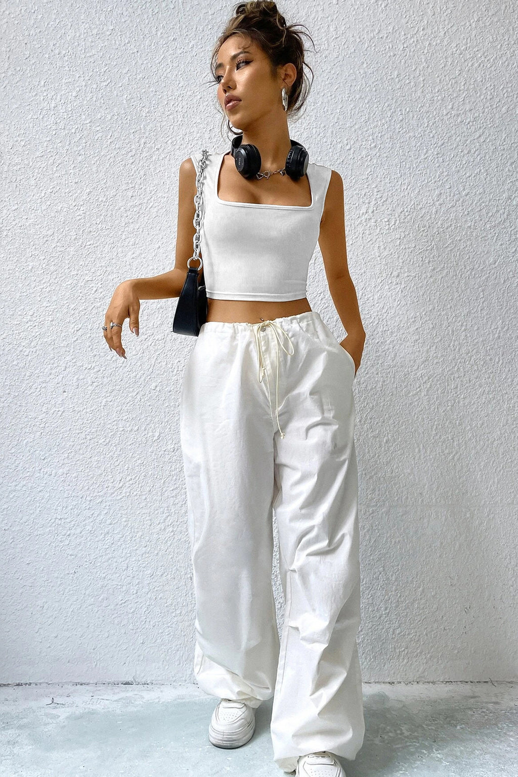 Kadın Beyaz Kare Yaka Kalınlaşan Omuz Detaylı Crop Top Bluz