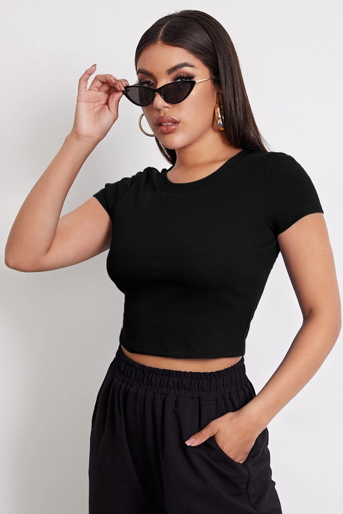 Kadın Siyah Yuvarlak Yaka Yarım Kol Crop Top Bluz