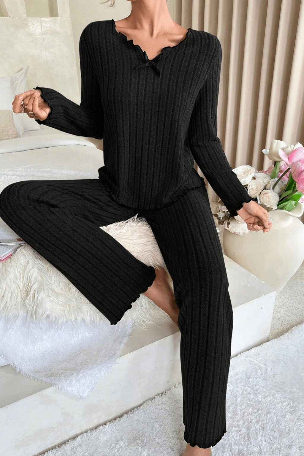 Kadın Siyah Uzun Kollu Fiyonklu Yuvarlak Yaka Mevsimlik Pijama Takımı