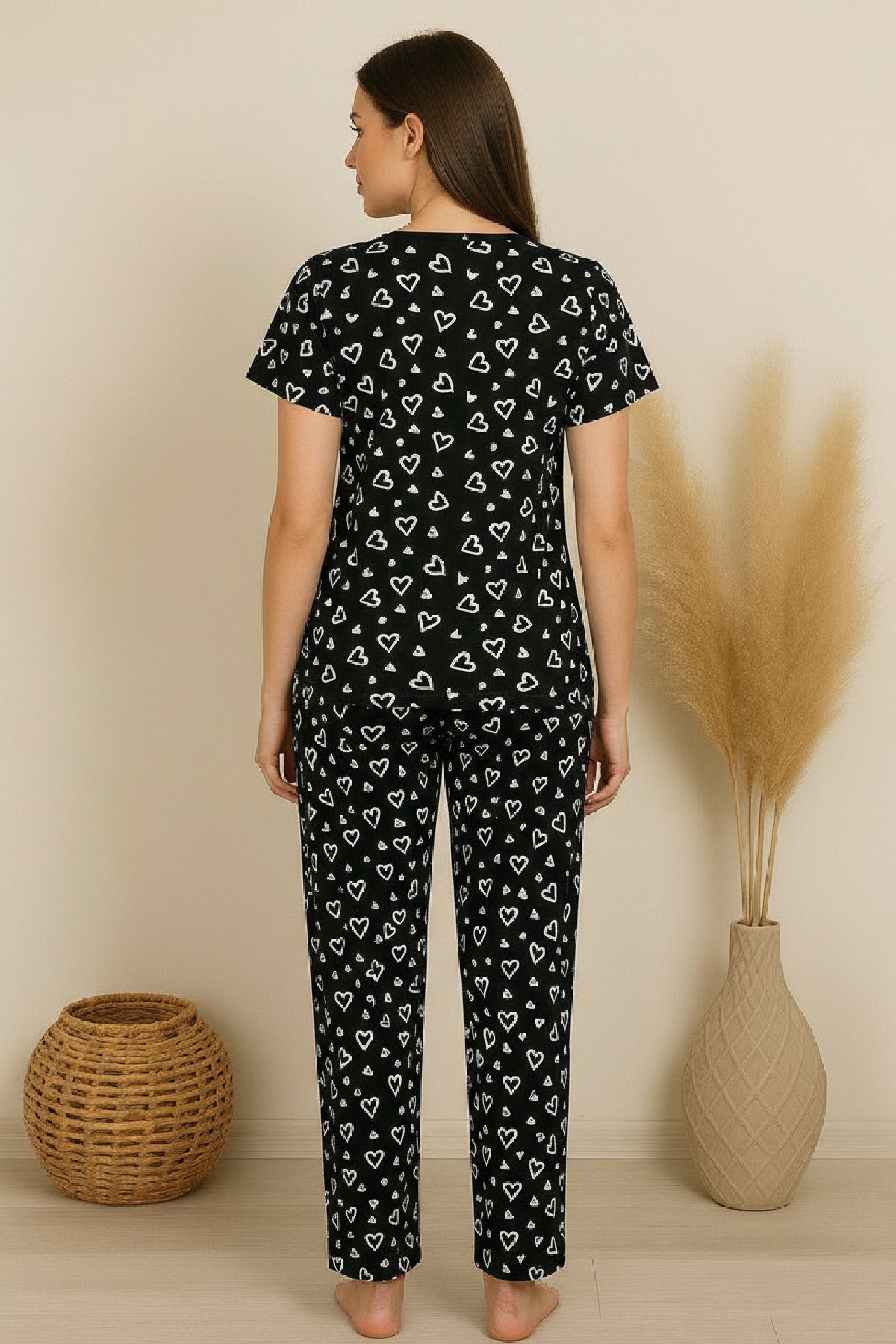 Kadın Siyah Kalp Desenli Fiyonklu Kısa Kollu Uzun Pijama Takımı