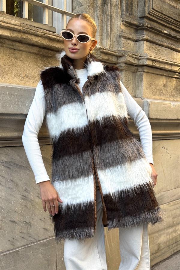 Kahverengi Beyaz Çizgili Arkası Bej Deri Detaylı Cepli Uzun Suni Kürk Yelek