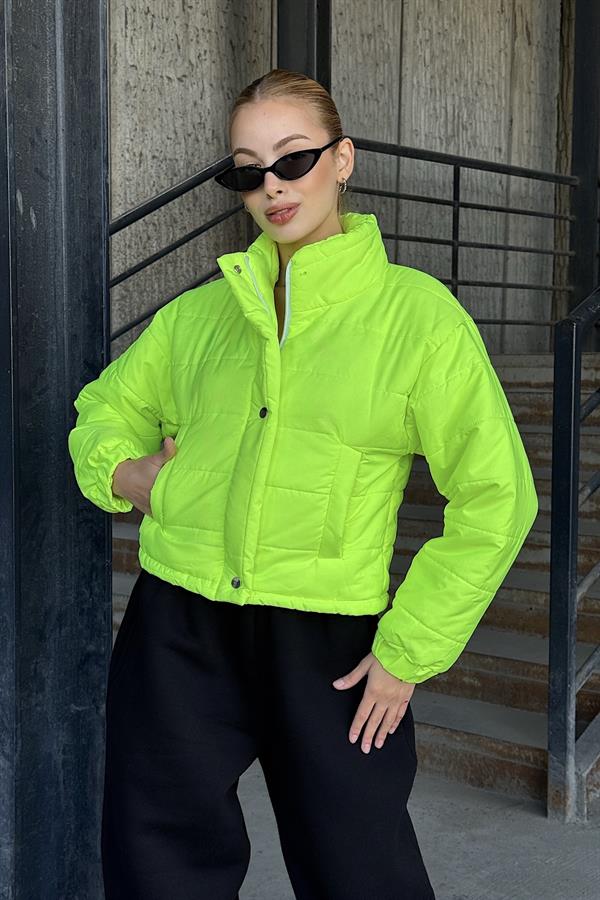Neon Yeşil Dik Yaka Çıtçıtlı Fermuarlı Kısa Şişme Mont
