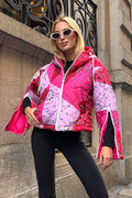 Pembe Desenli Kapüşonlu Kolları Fermuarlı Kısa Şişme Mont