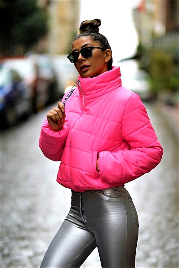 Pembe Su Geçirmez Dik Yaka Kısa Şişme Mont